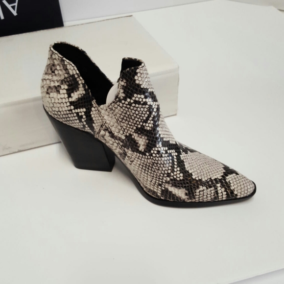 NIB Naturalizer Rosetta Leather Bootie Sz. 7.5 - Picture 5 of 8